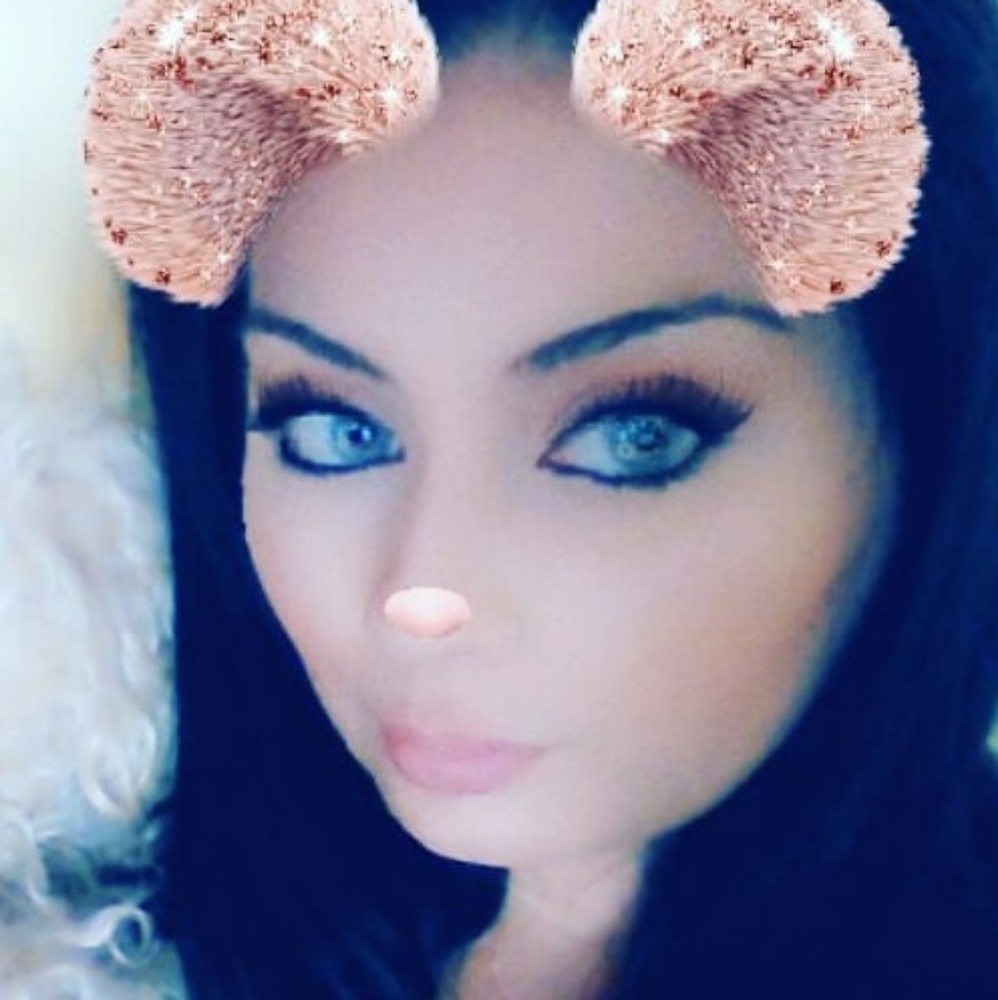 Meet your Posher, Crystal